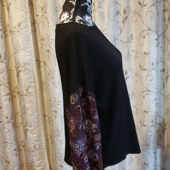 Gypsies & Moondust Junior's Long Sleeves Top - Picture 2 of 3